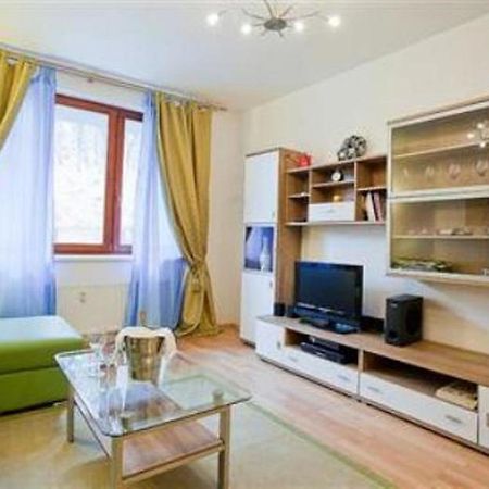 Apartment Smichov Praag Kamer foto