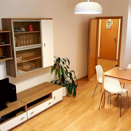Apartment Smichov Praag Buitenkant foto