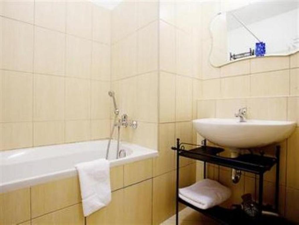 Apartment Smichov Praag Kamer foto
