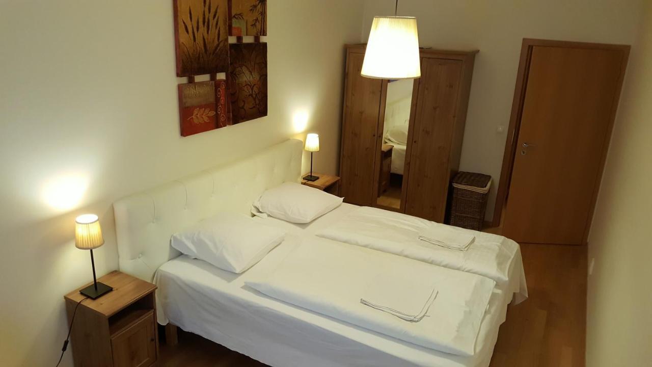 Apartment Smichov Praag Buitenkant foto