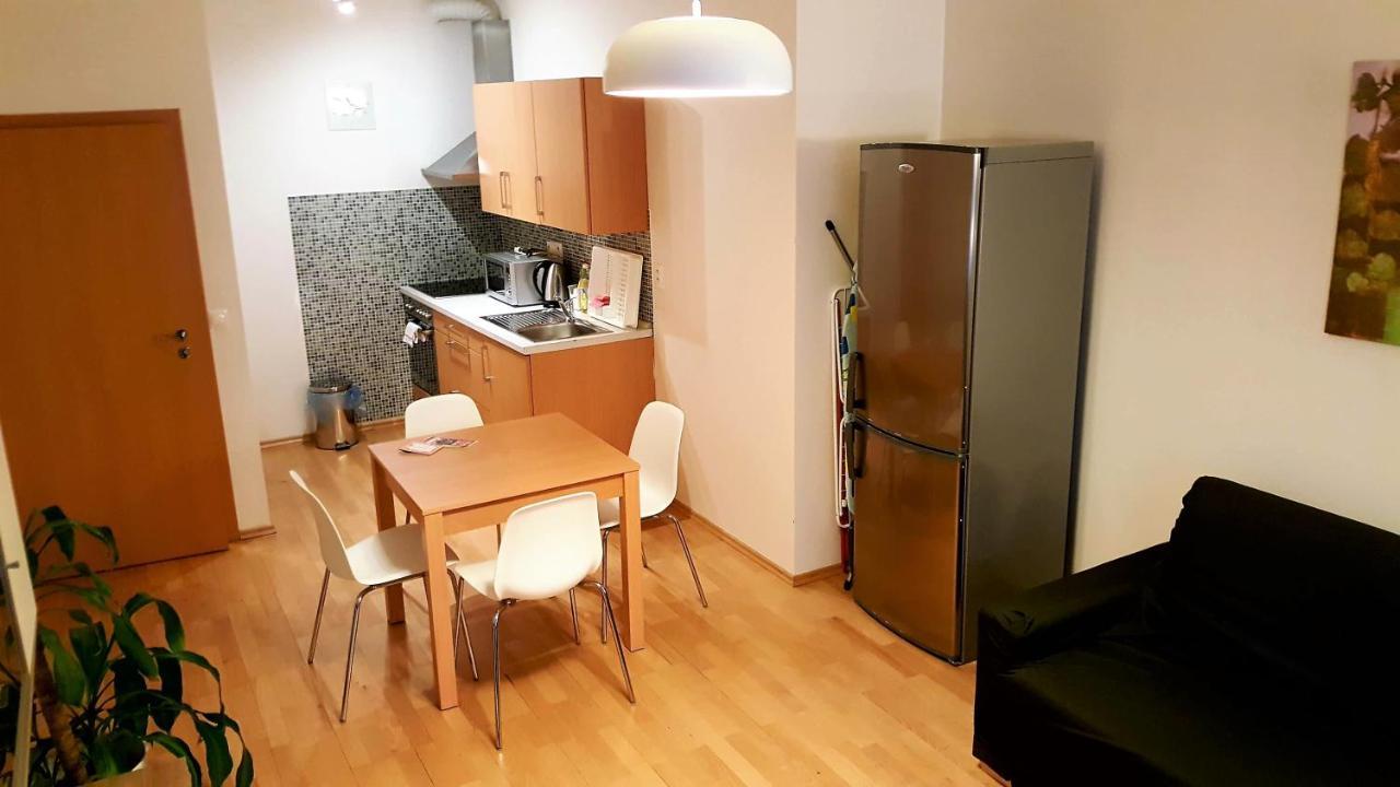 Apartment Smichov Praag Buitenkant foto