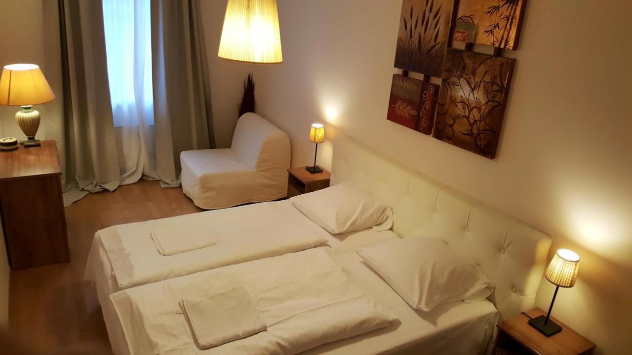 Apartment Smichov Praag Buitenkant foto